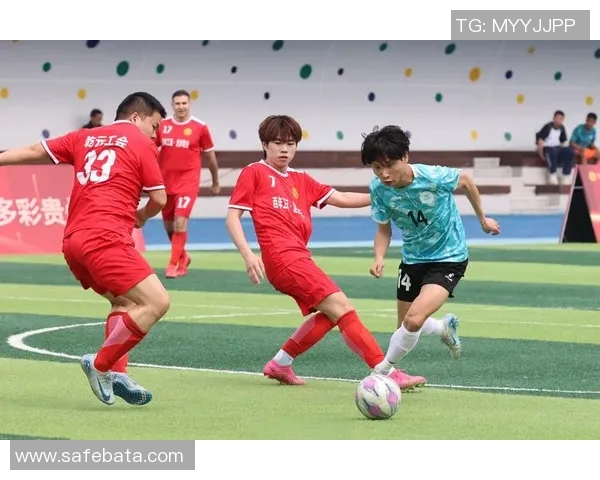 足球队的队歌:团结奋进的旋律与激情四溢的赛场精神