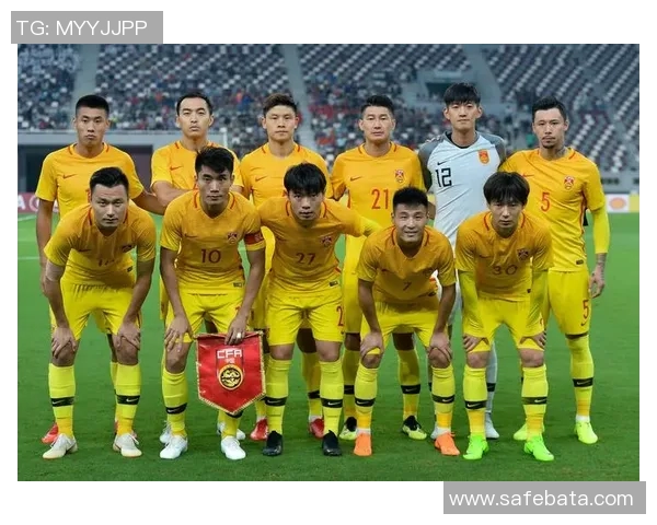 中国蓝队迎战卡塔尔力争胜利展现足球风采与团队精神